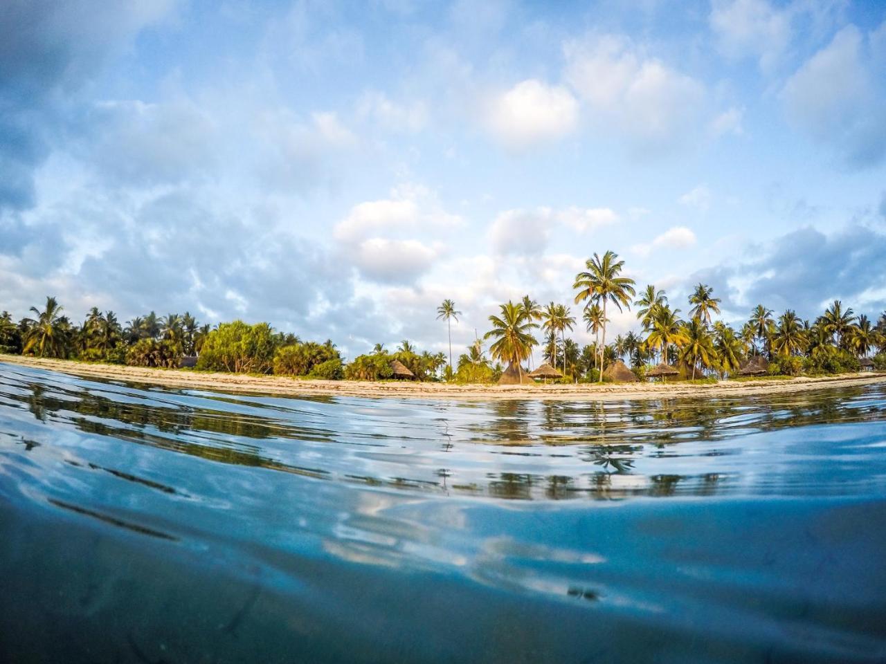Emayani Beach Lodge Pangani Buitenkant foto